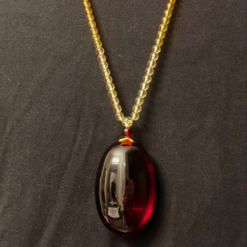 Amber long necklace.